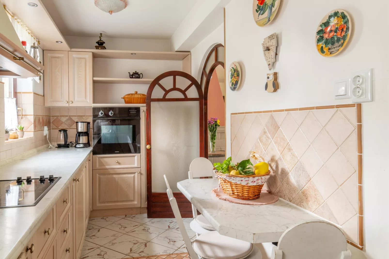Sara-Kitchen