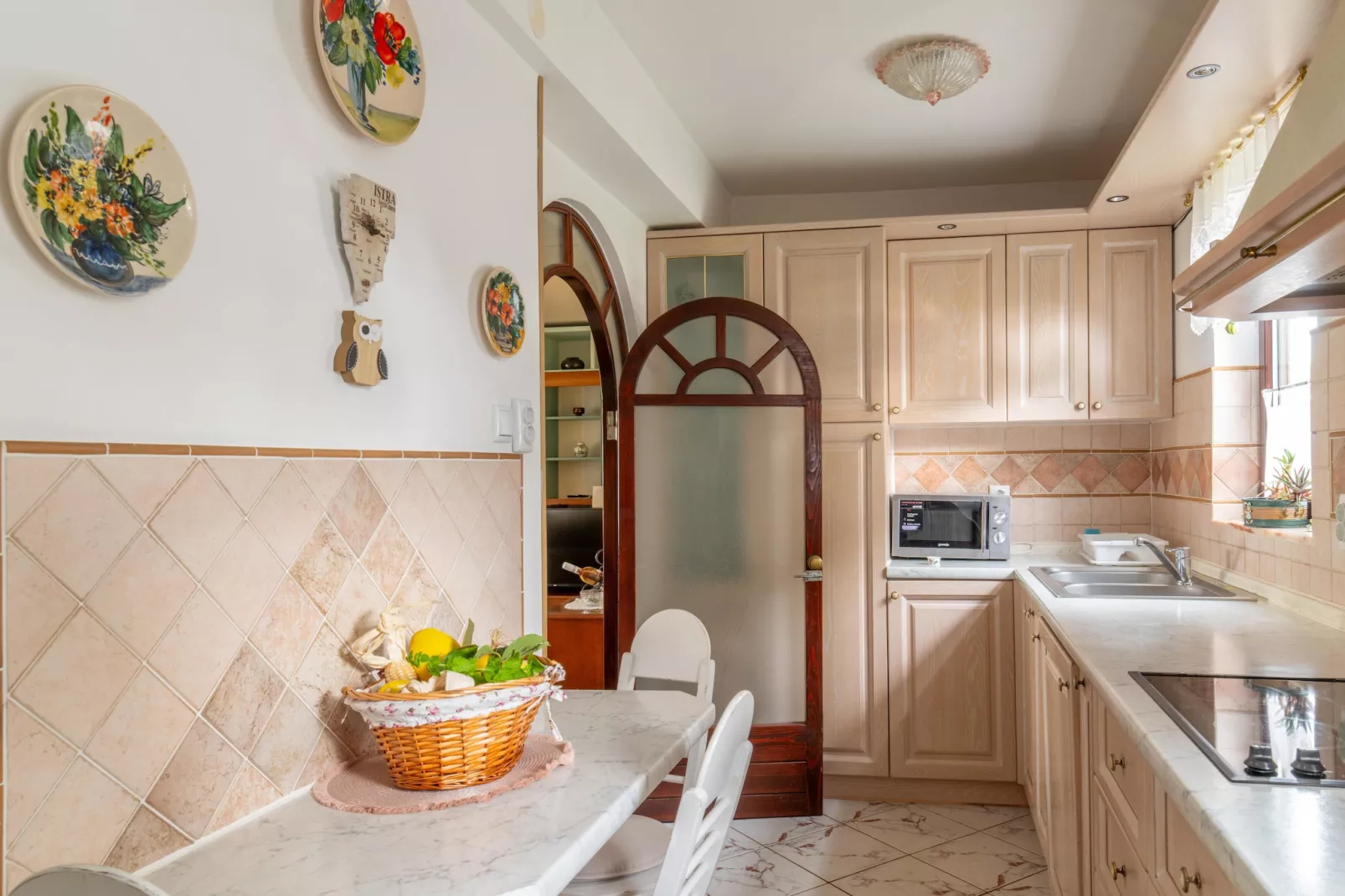 Sara-Kitchen