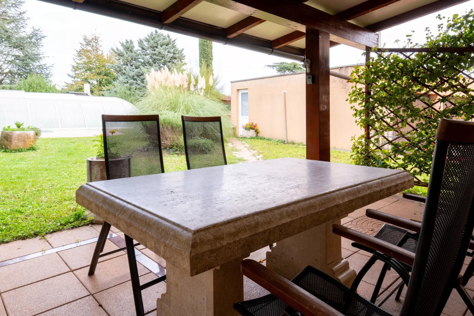 Sara-Terrace balcony