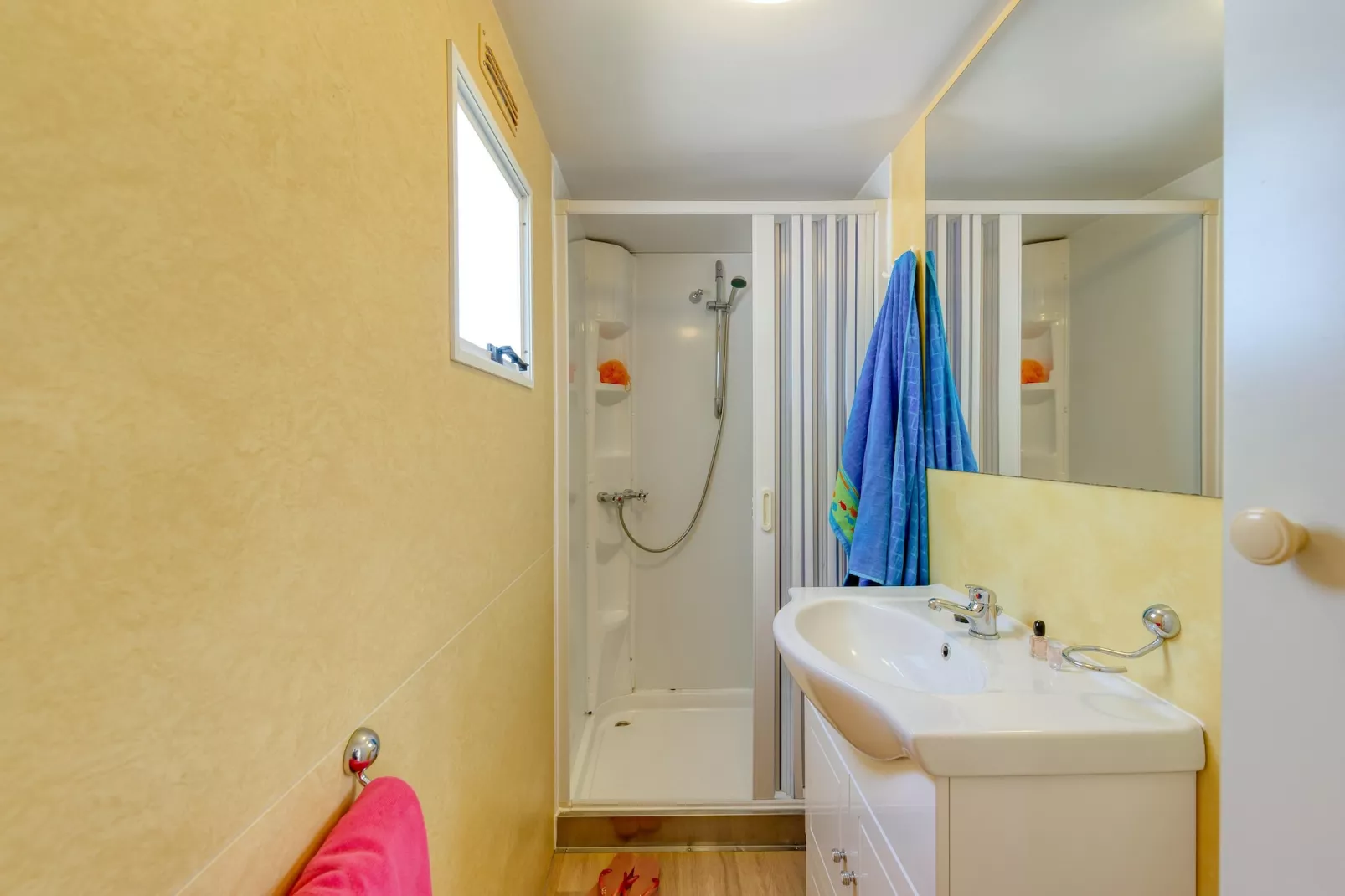 Caravanpark San Benedetto Camping Relais Peschiera / MH Tahiti-Bathroom