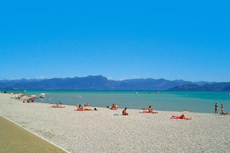 Caravanpark San Benedetto Camping Relais Peschiera / MH Tahiti-Water view