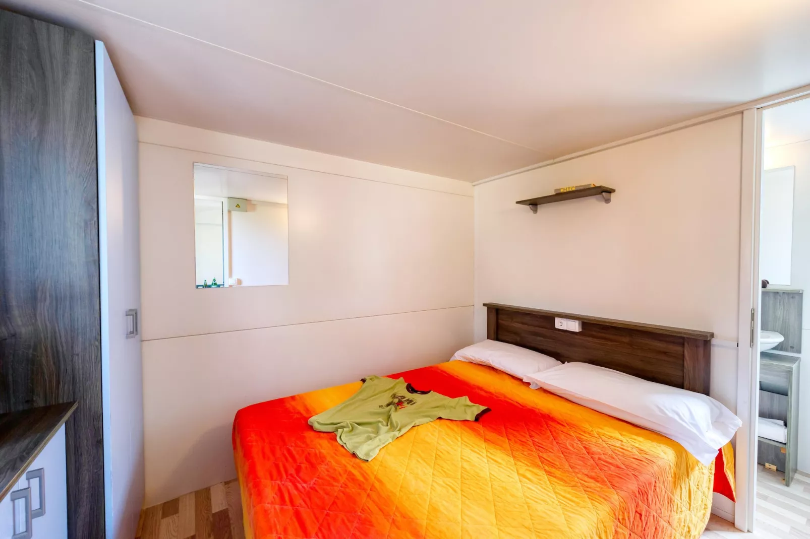 Caravanpark San Benedetto Camping Relais Peschiera / MH Corallo blue-Bedroom