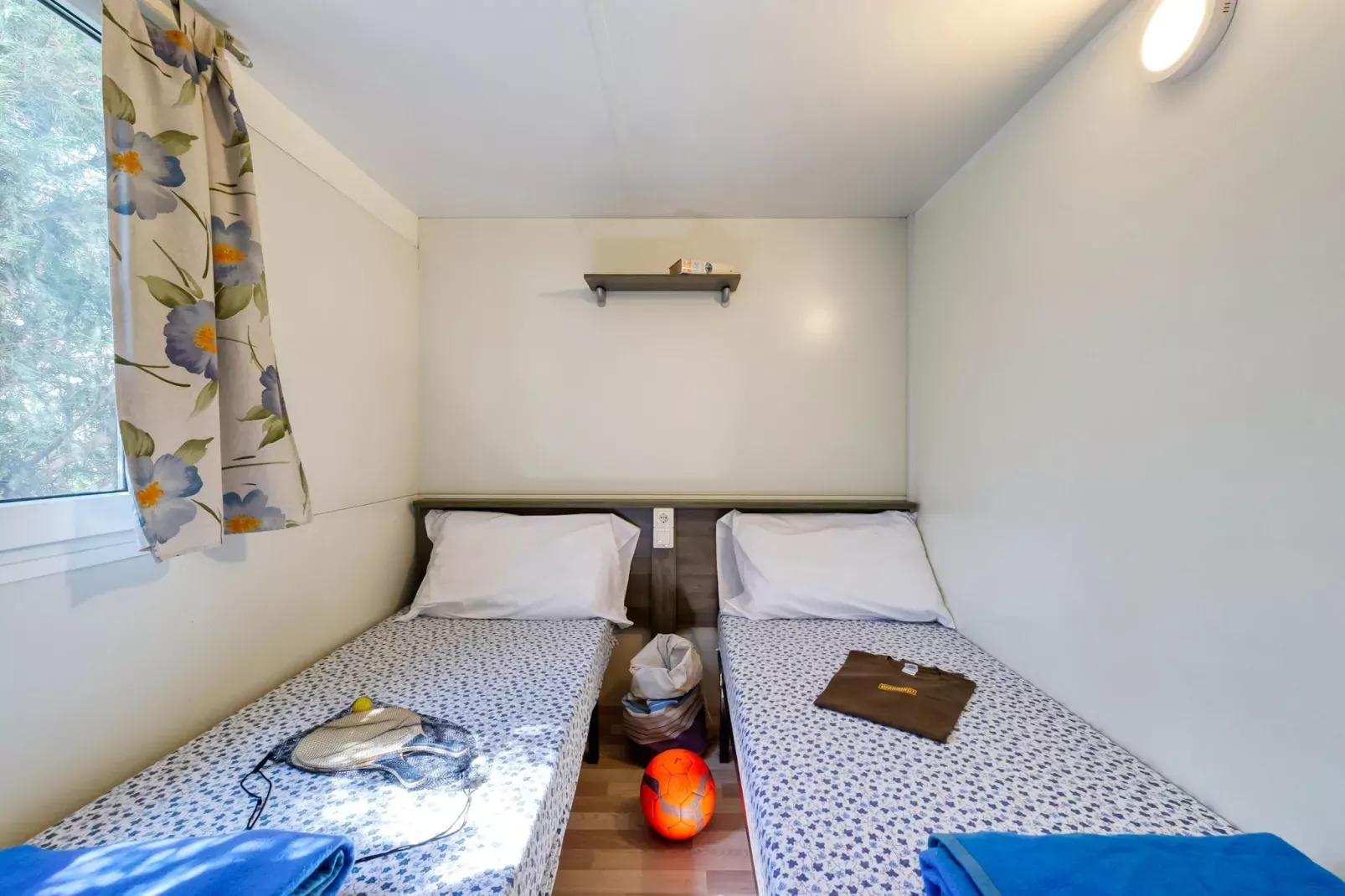 Caravanpark San Benedetto Camping Relais Peschiera / MH Corallo blue-Bedroom