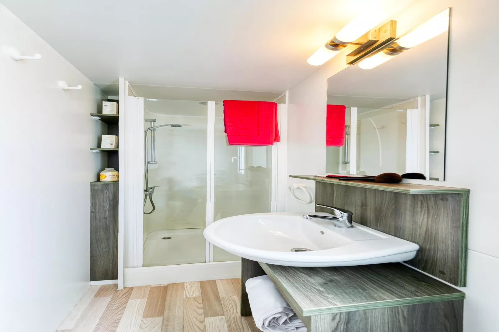 Caravanpark San Benedetto Camping Relais Peschiera / MH Corallo blue-Bathroom