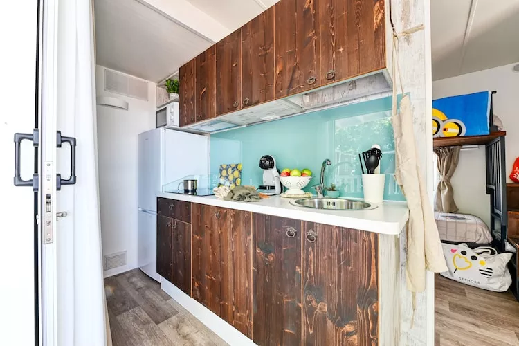 Caravanpark San Benedetto Camping Relais Peschiera / MH Borgo-Kitchen