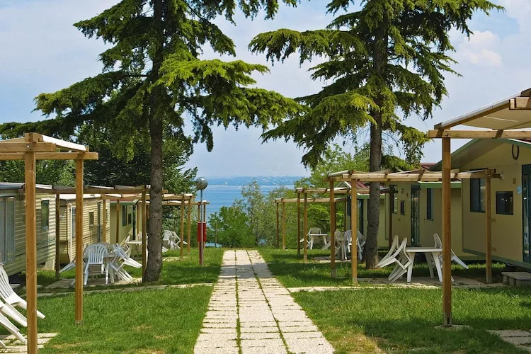 Caravanpark San Benedetto Camping Relais Peschiera / MH Borgo-Gardens summer