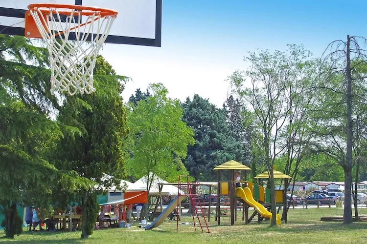Caravanpark San Benedetto Camping Relais Peschiera / MH Borgo-Gardens summer