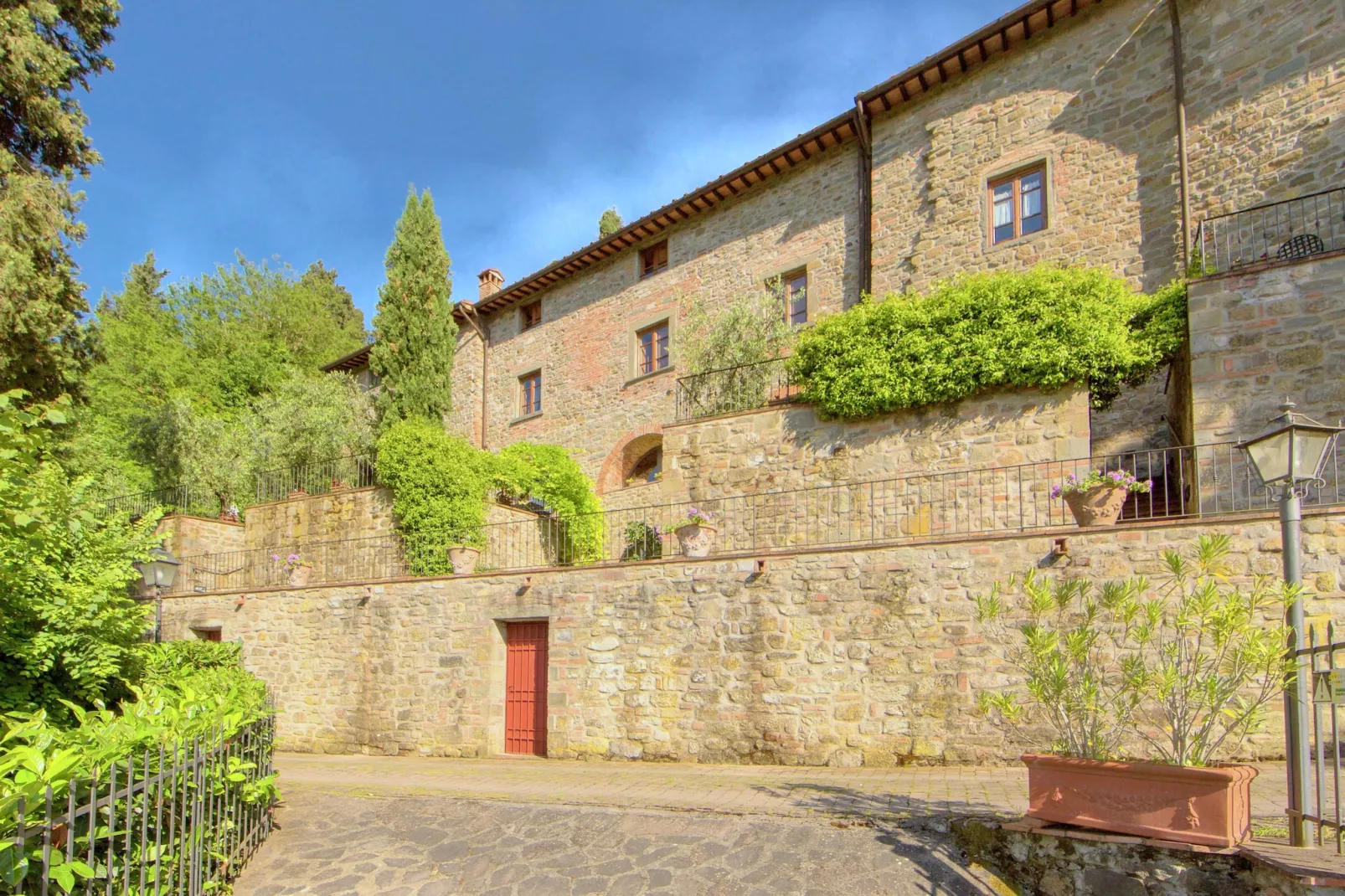 Gaville Sei-Exterior summer