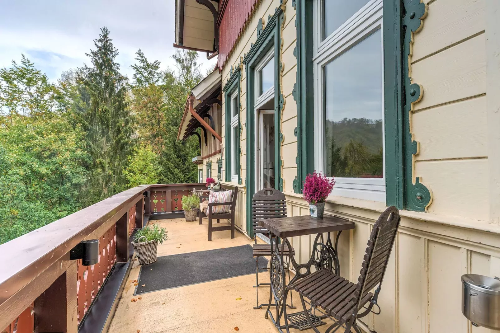Historisches Waldhaus-Terrassenbalkon