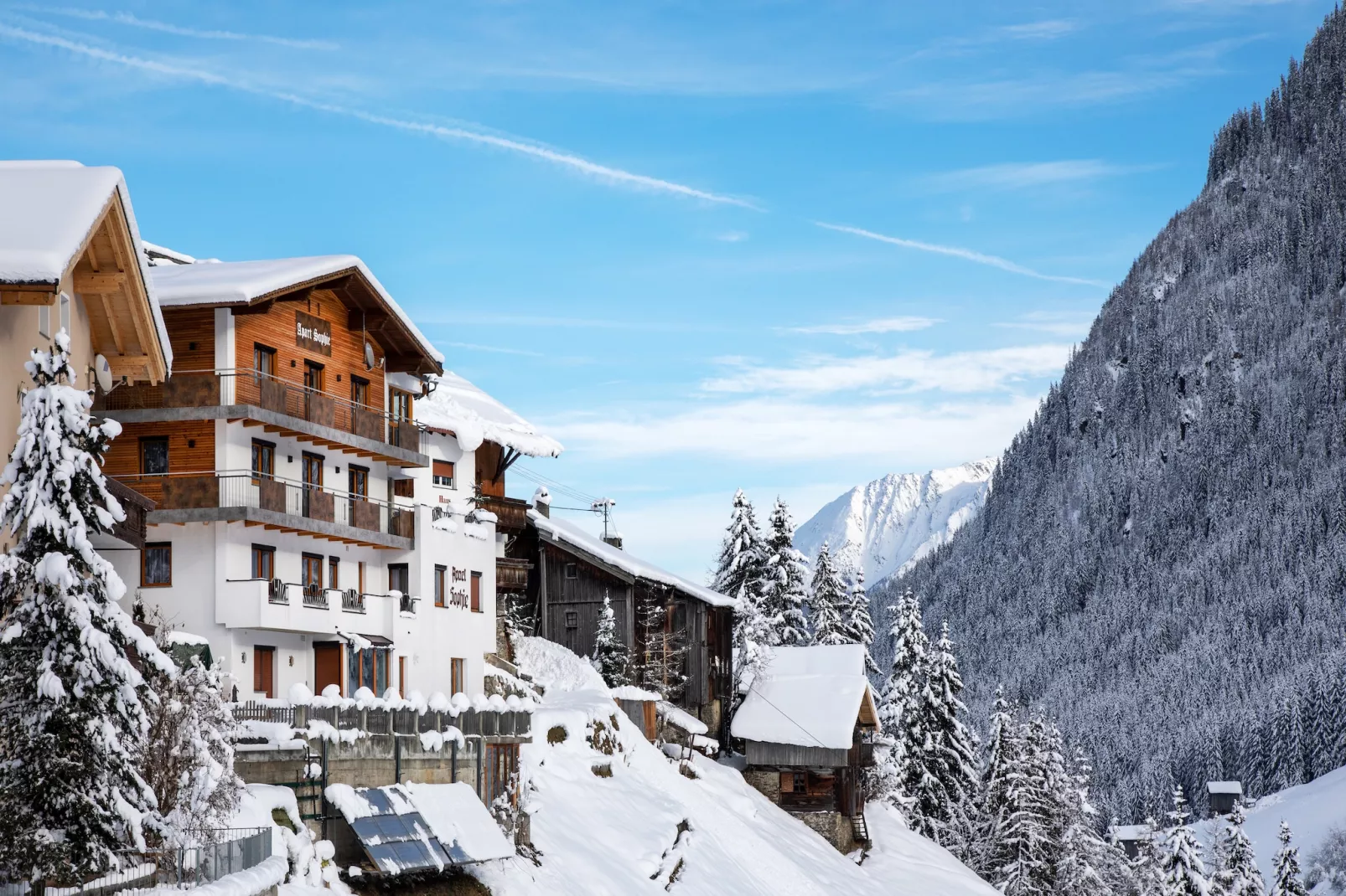 Sophie-Exterior winter