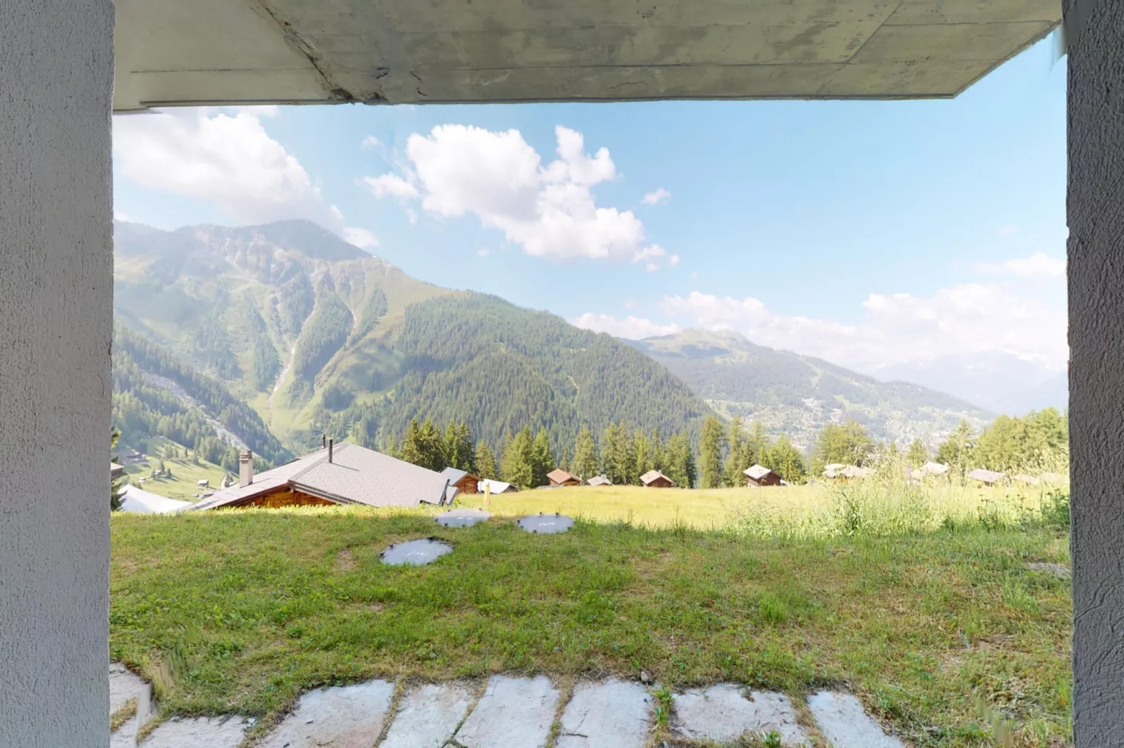 Des Alpes 004 - ON THE SLOPES apartment 16 pers-View summer