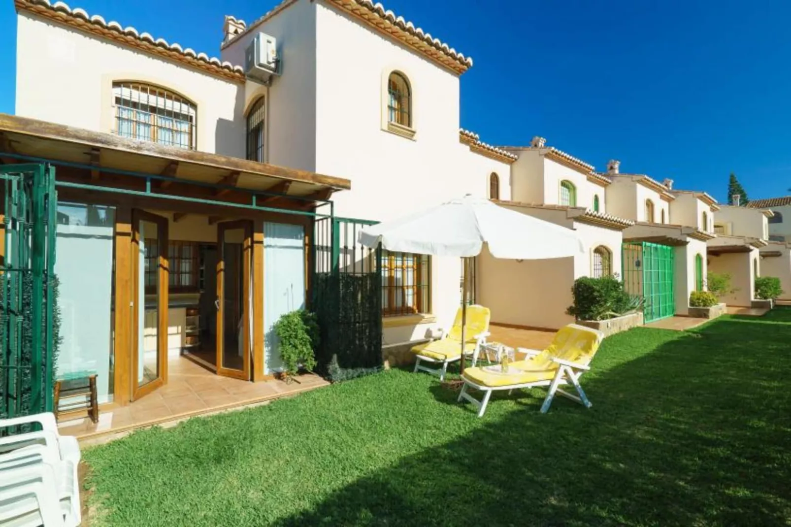Mirall-Exterior summer