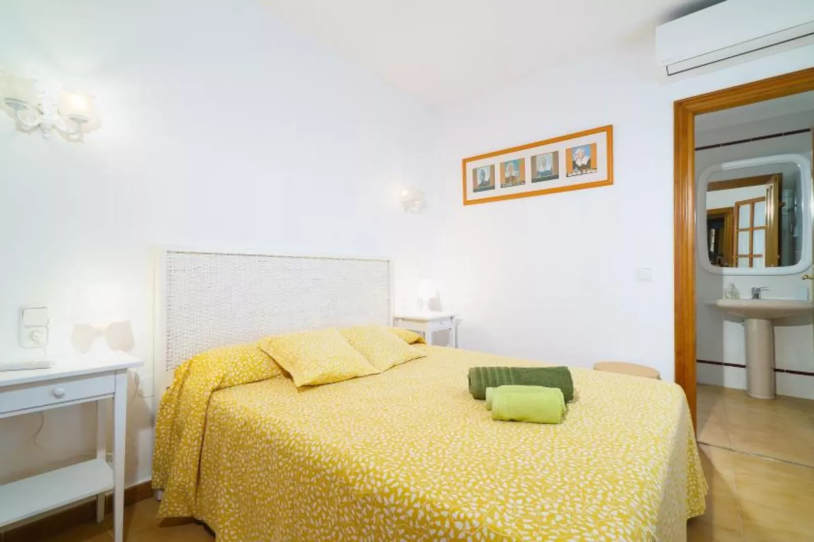 Mirall-Bedroom