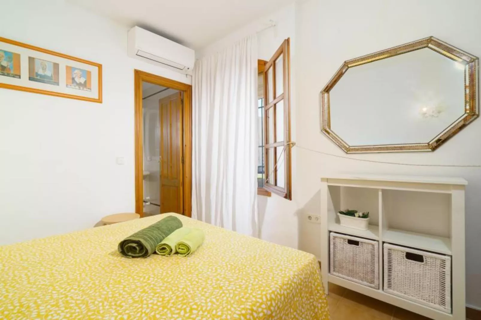 Mirall-Bedroom