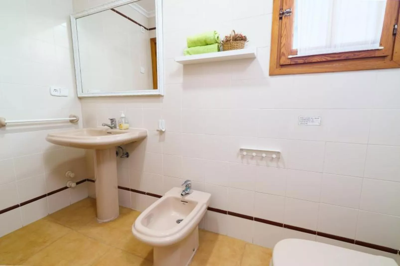 Mirall-Bathroom