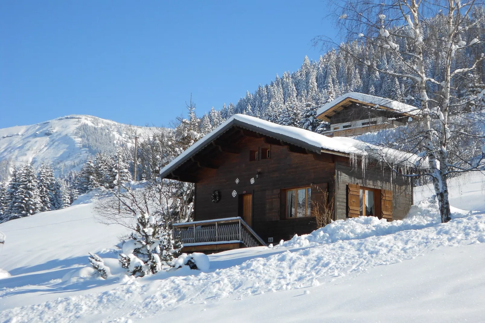 Notre Dame de Bellecombe-Exterior winter