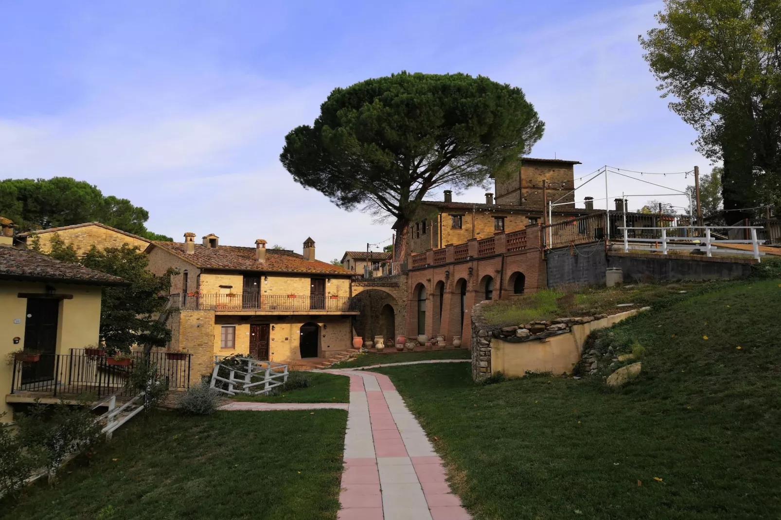 GH Borgo Pulciano in Montone - BEV2B / A2 / 2 Raum App Classic - 2 pax-Exterior summer