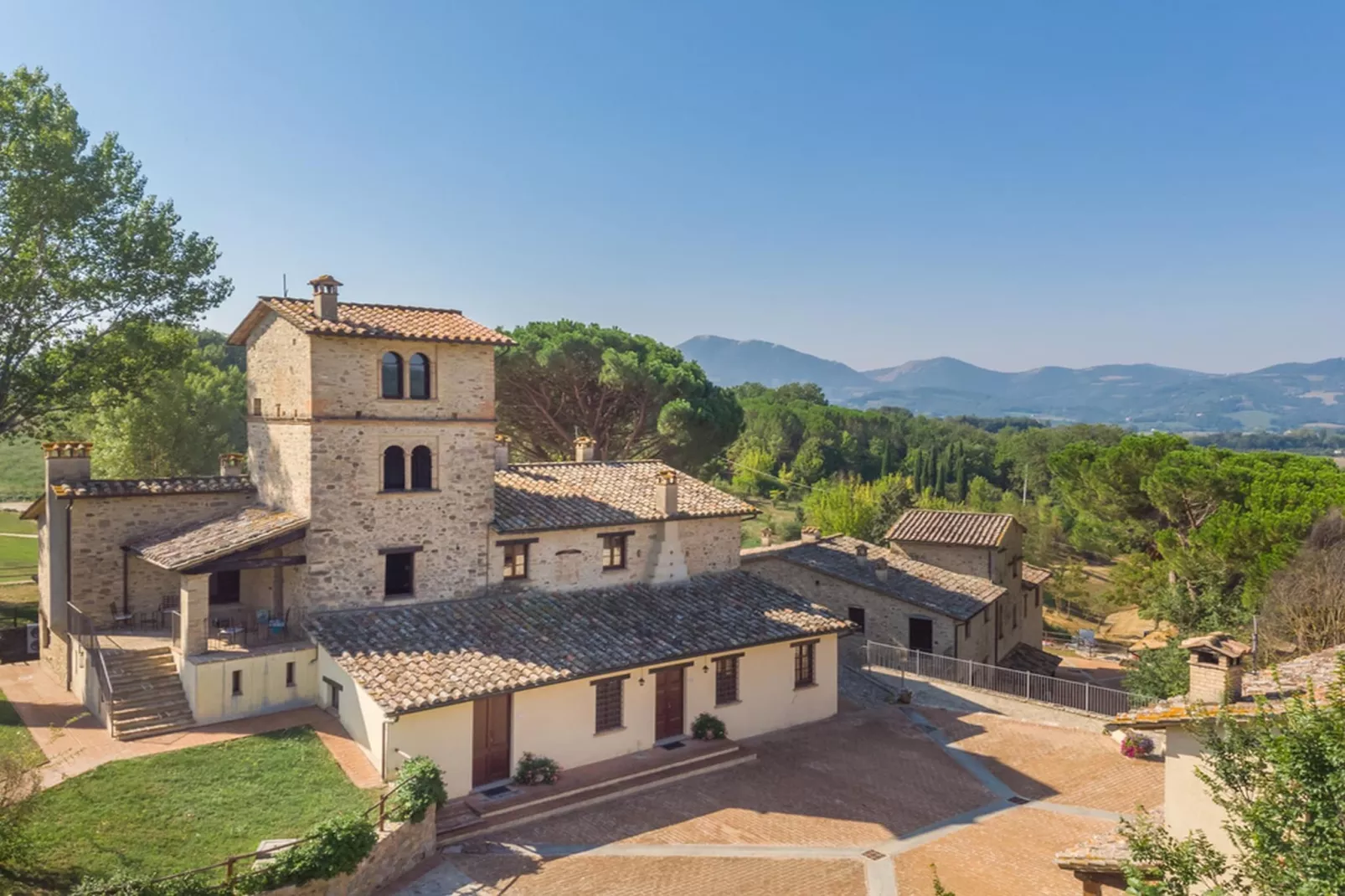 GH Borgo Pulciano in Montone - BEV2B / A2 / 2 Raum App Classic - 2 pax-Exterior summer