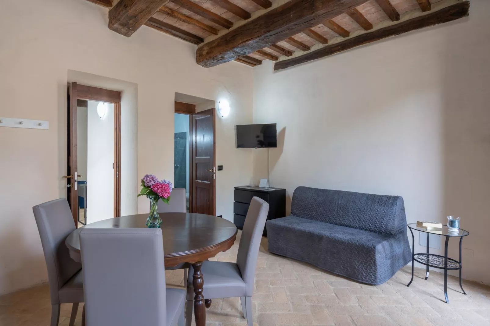 GH Borgo Pulciano in Montone - BEV2B / A2 / 2 Raum App Classic - 3 pax-Living room