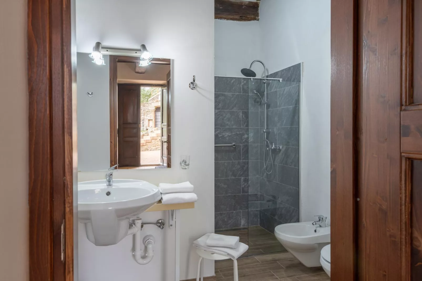 GH Borgo Pulciano in Montone - BEV2B / A2 / 2 Raum App Classic - 3 pax-Bathroom