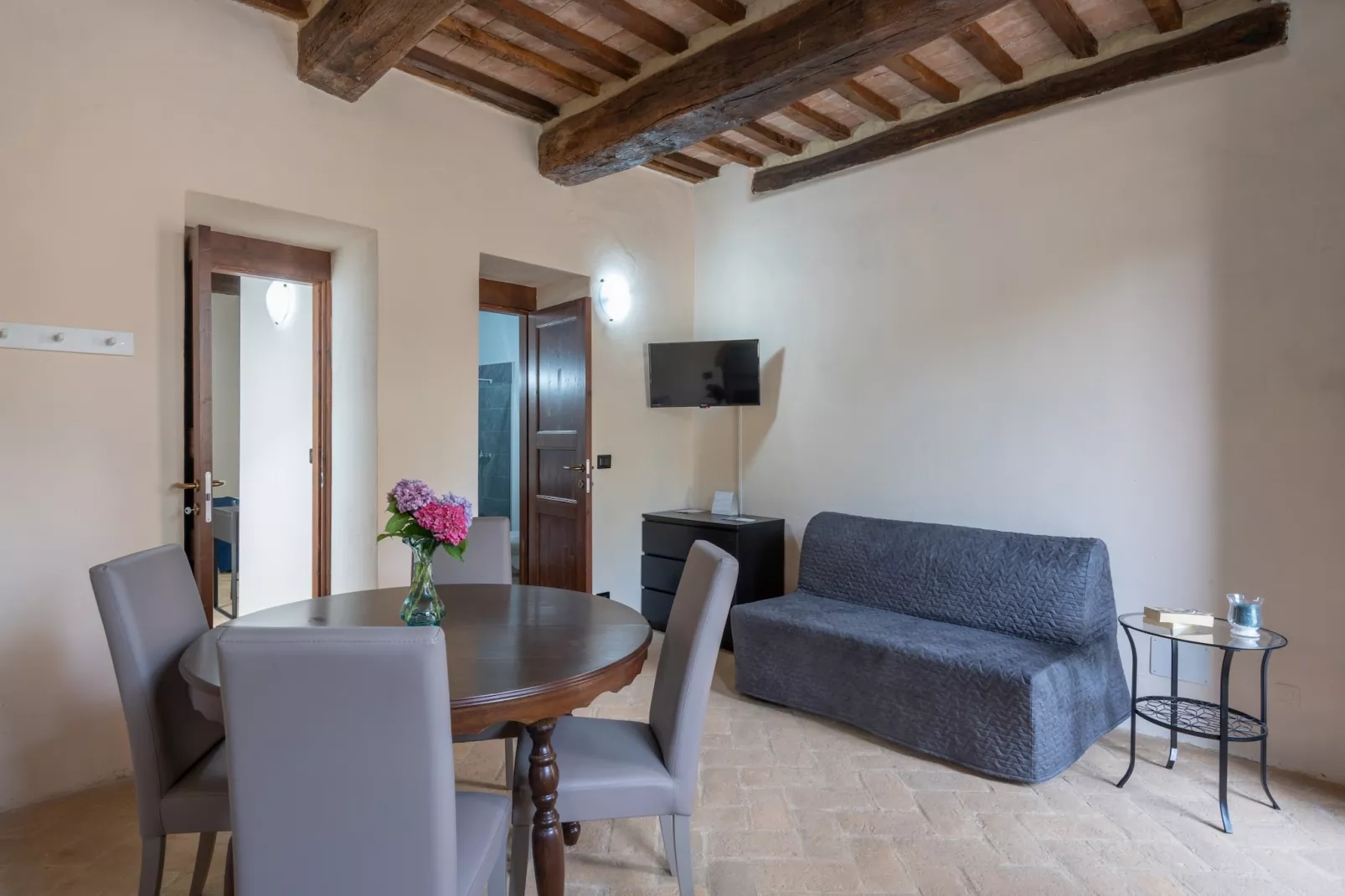GH Borgo Pulciano in Montone - BEV2C / A2 / 2 Raum App Garten - 2 pax-Living room