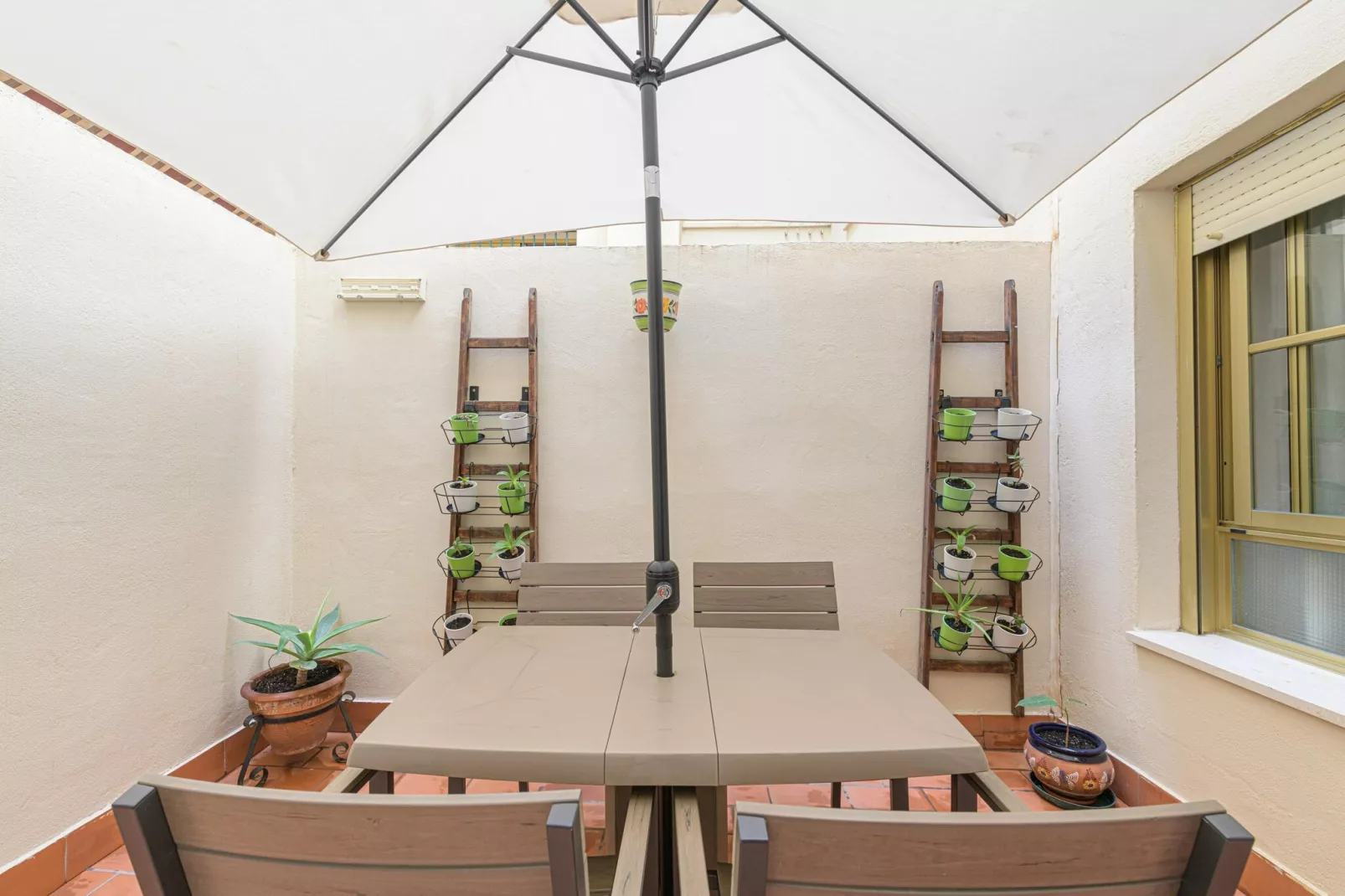 Las Candelas-Dining room
