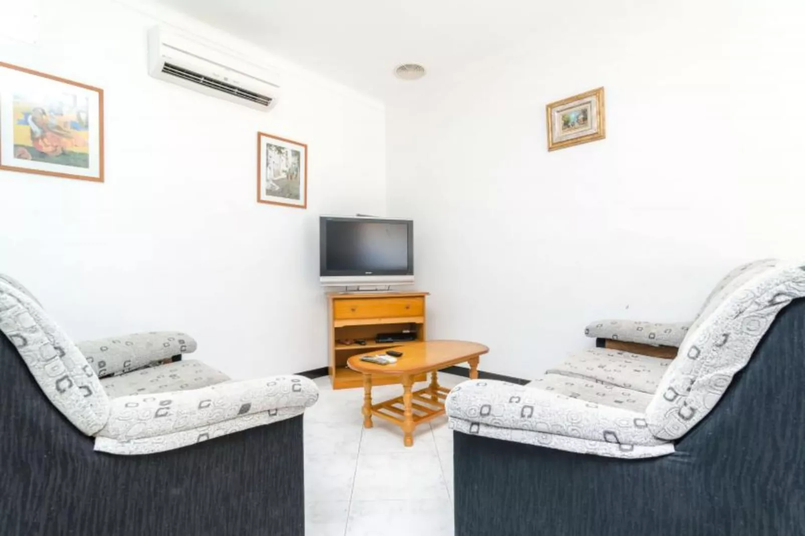Can Parrita-Living room