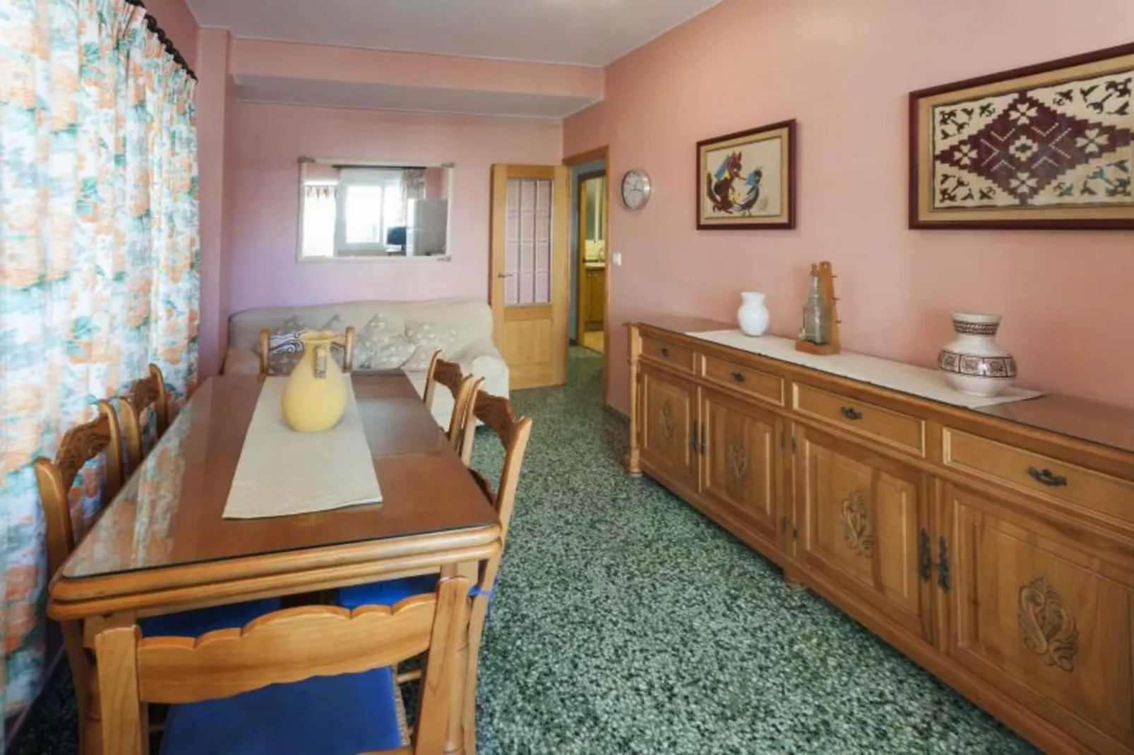 Pandora 1-Dining room