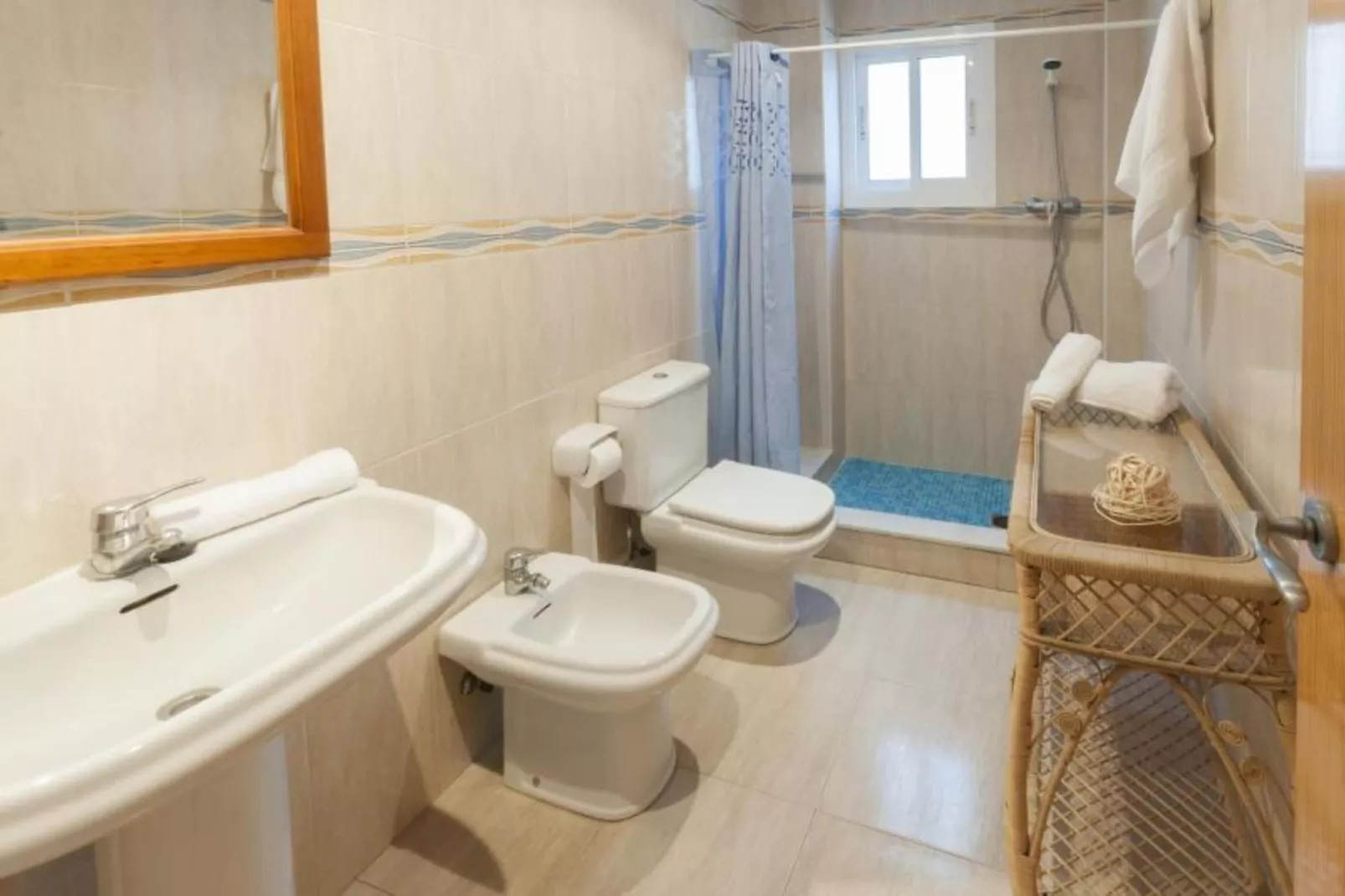 Pandora 1-Bathroom