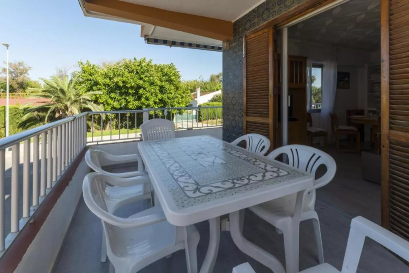 Cotton-Terrace balcony