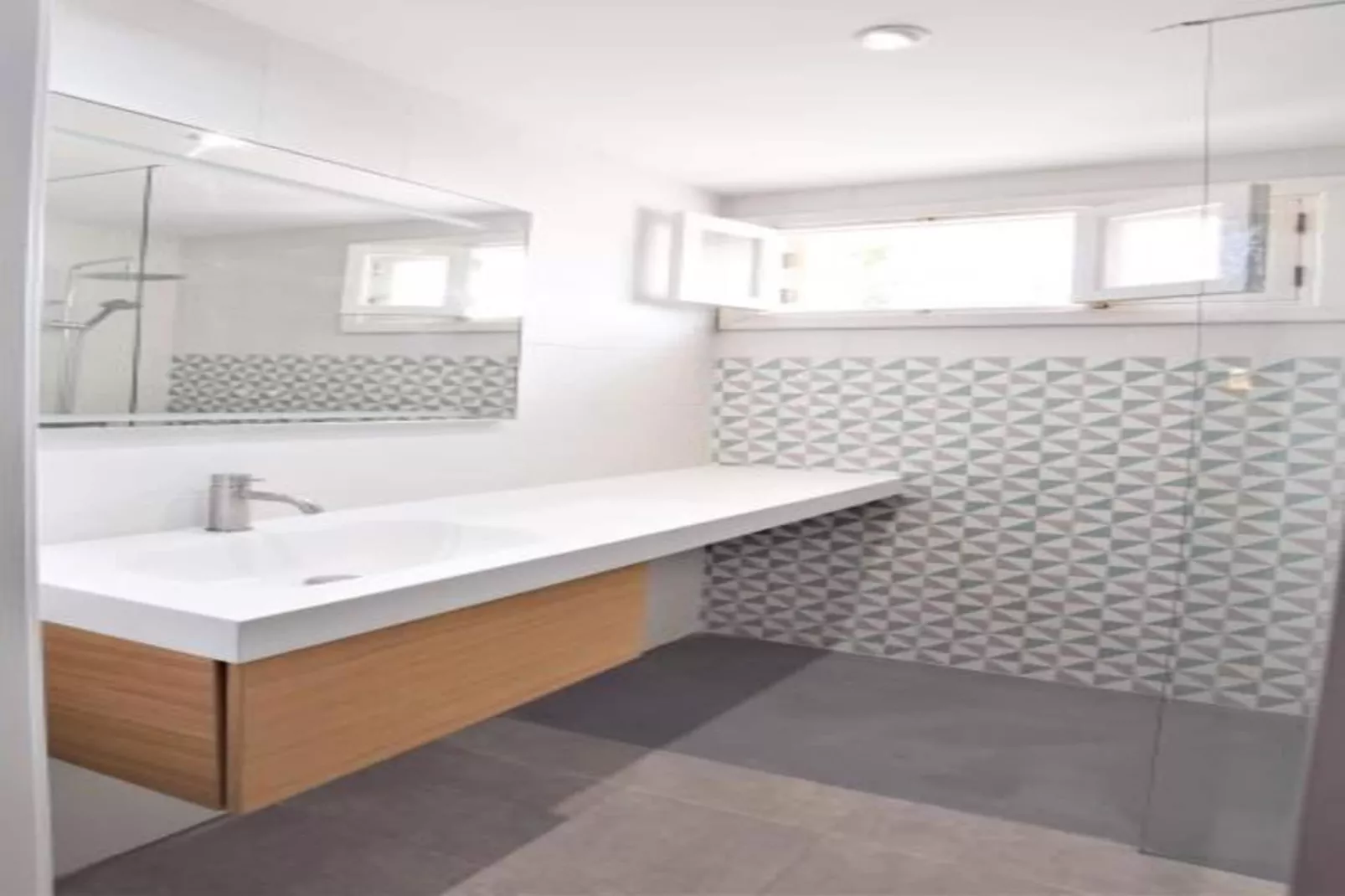 Xarus 1-Bathroom