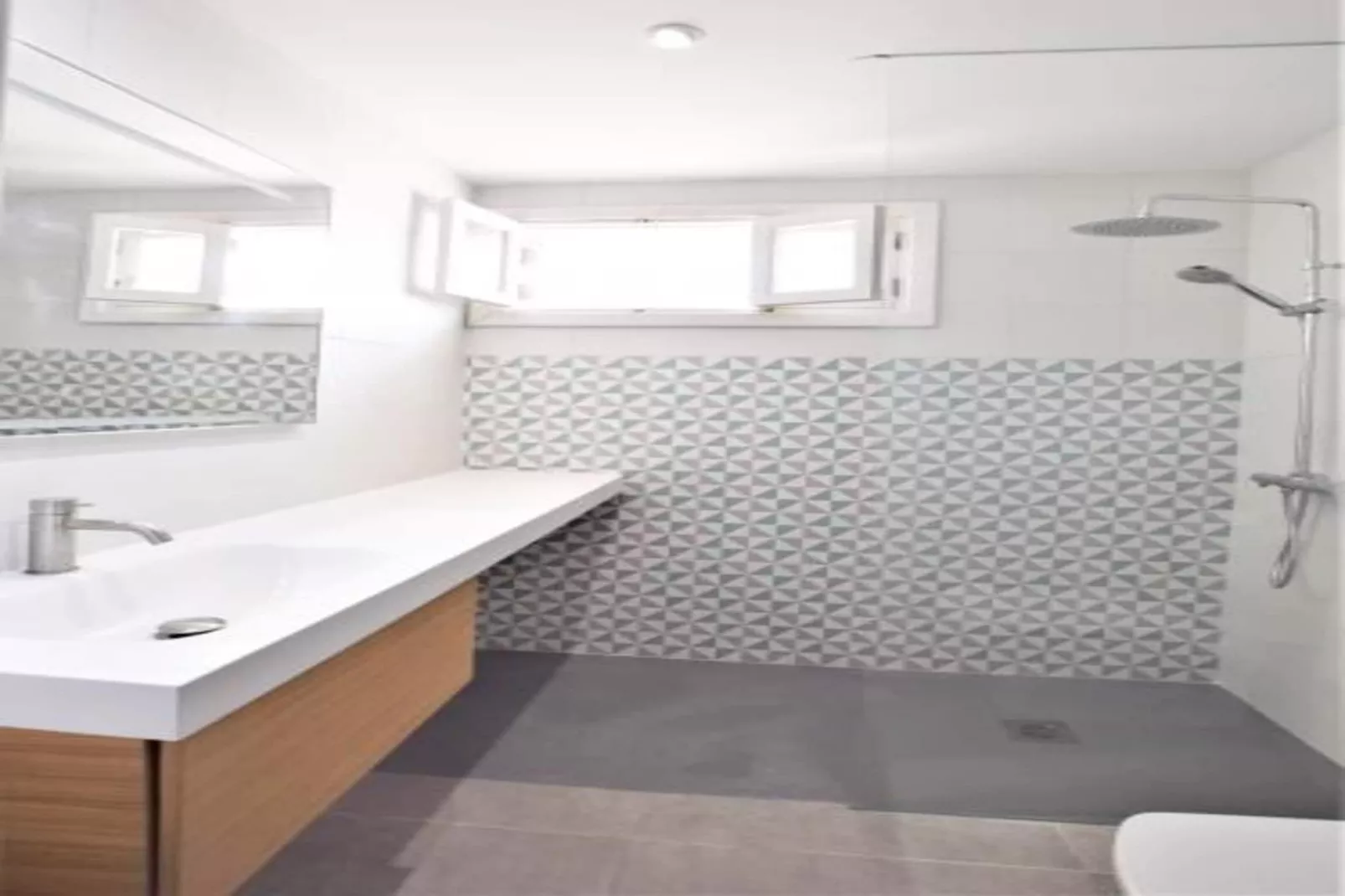 Xarus 1-Bathroom