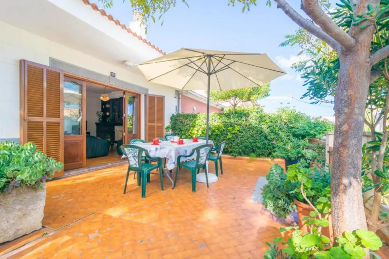 Los Geranios-Exterior summer