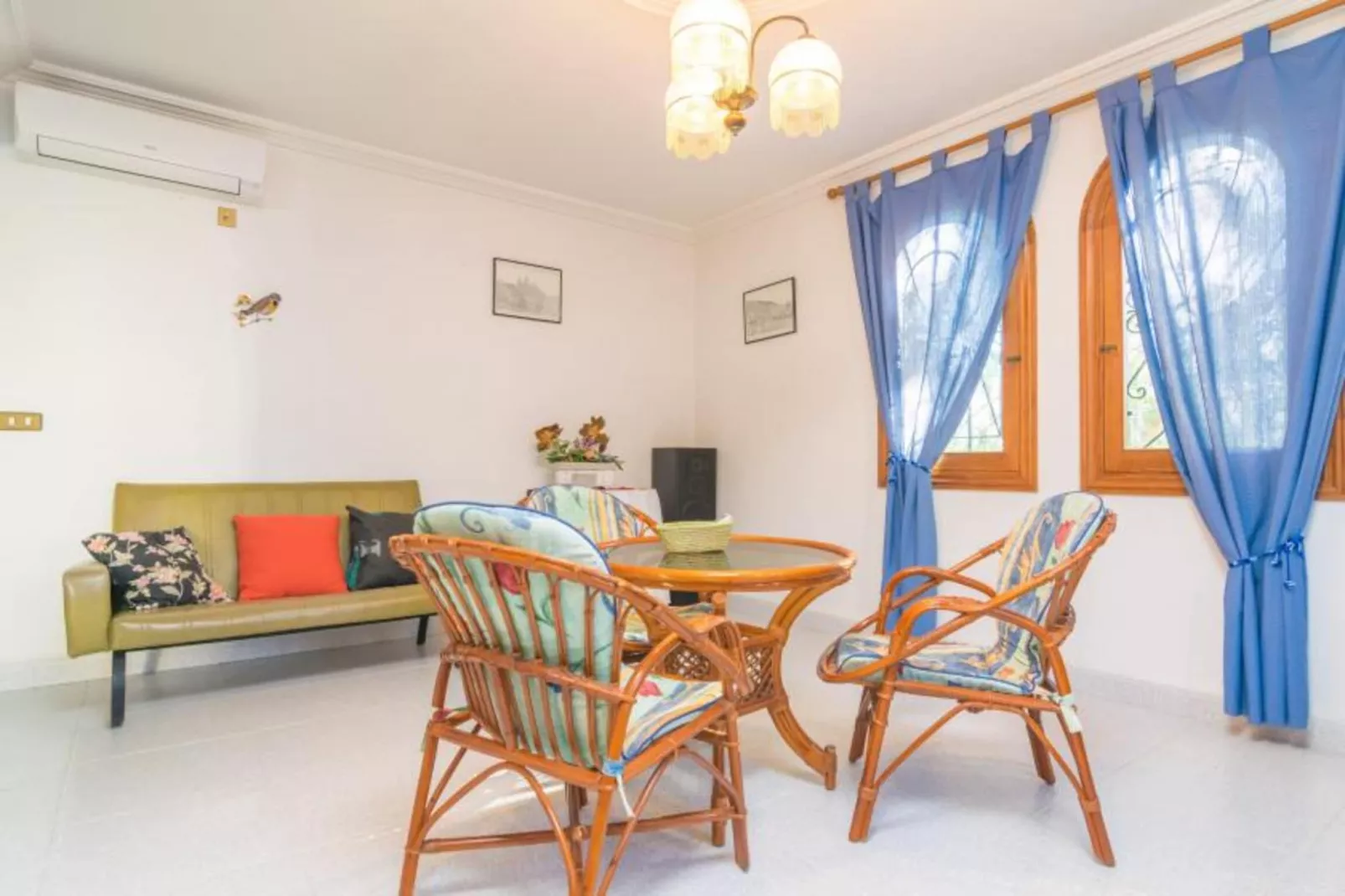 Los Geranios-Living room