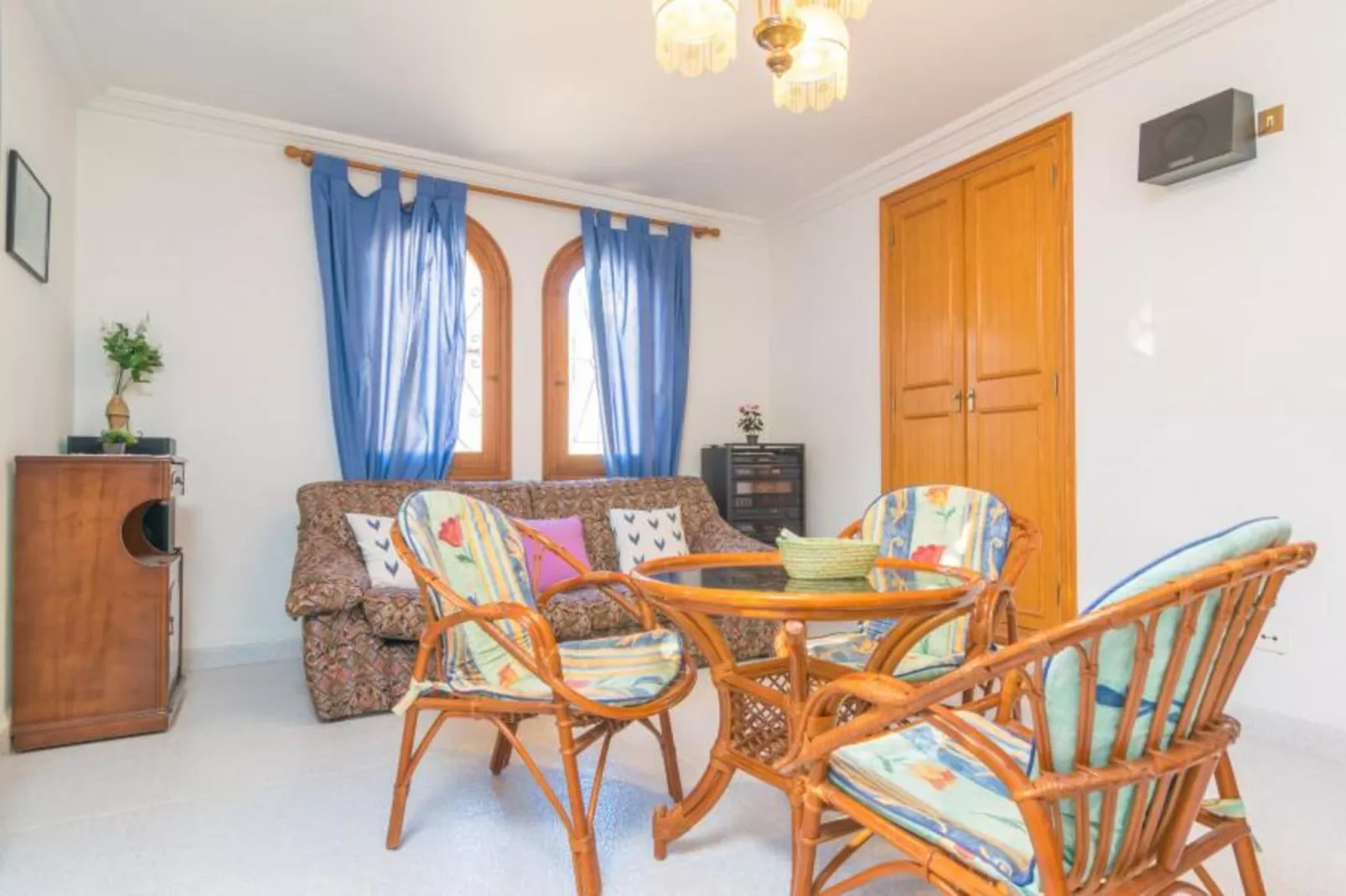 Los Geranios-Living room