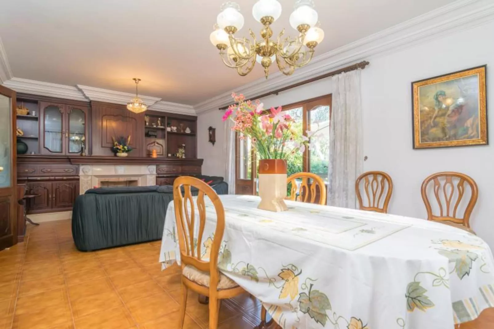 Los Geranios-Dining room