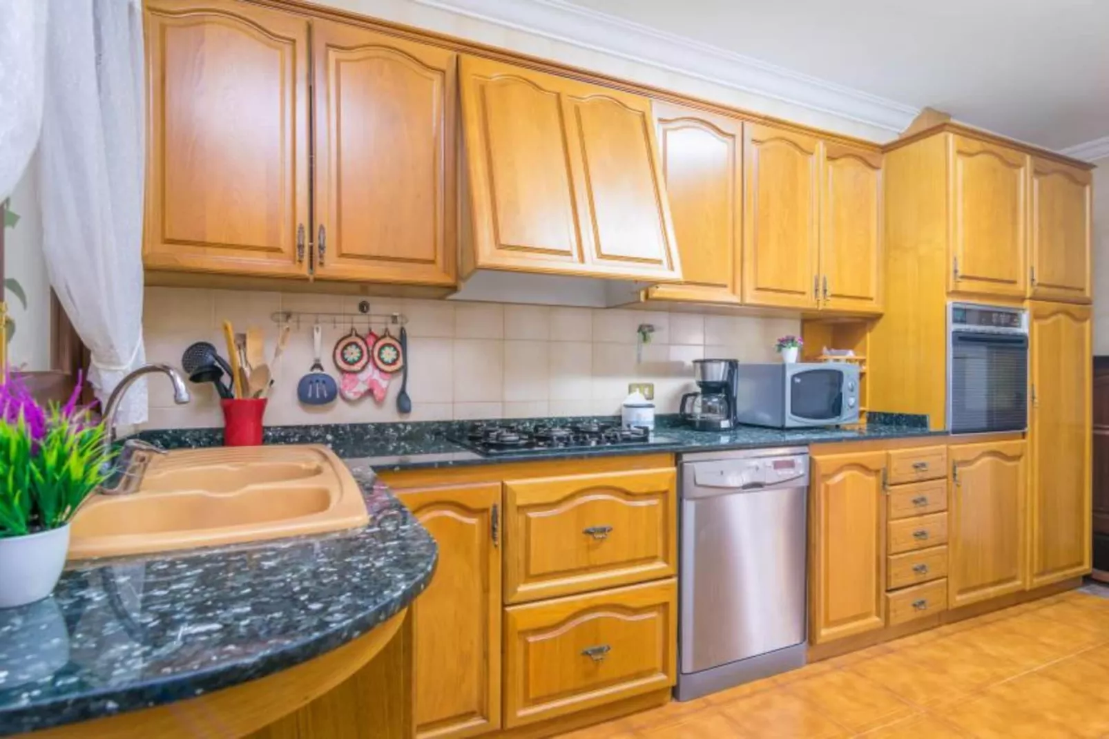 Los Geranios-Kitchen