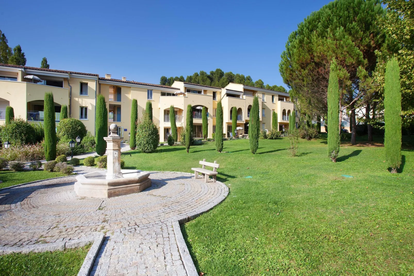 	 Résidence La Licorne de Haute-Provence 1-Exterior summer