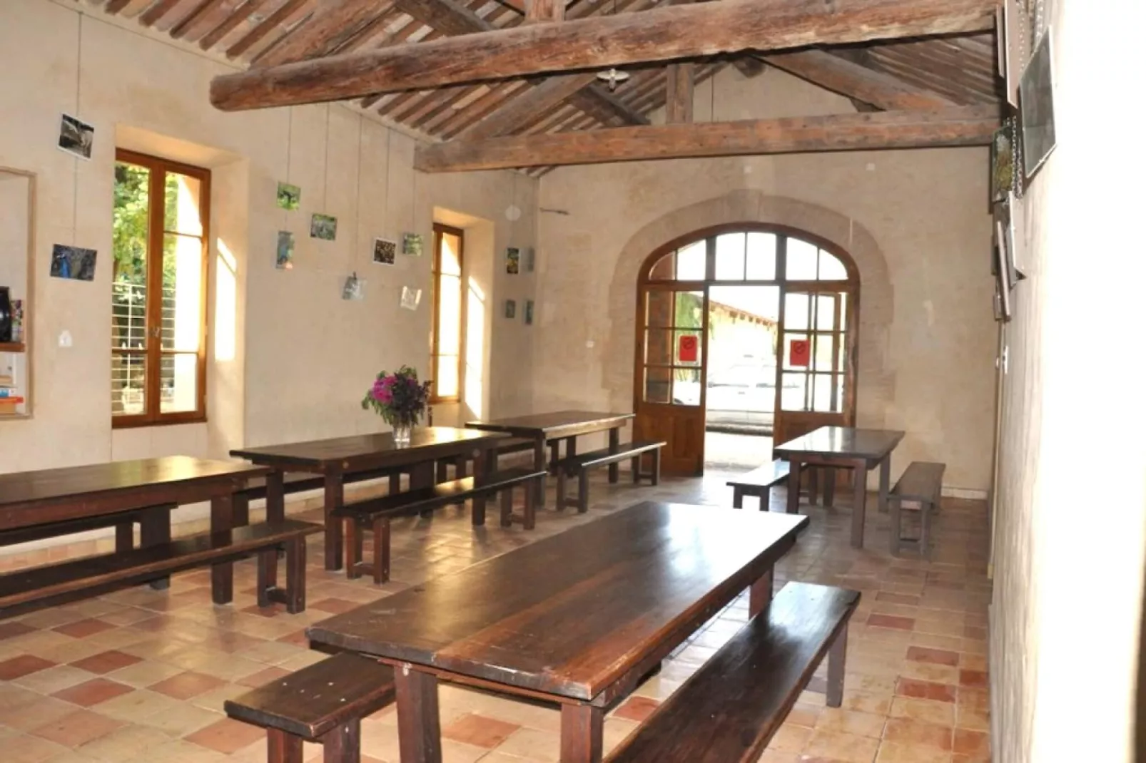 Tonneaux Sarrians-Dining room