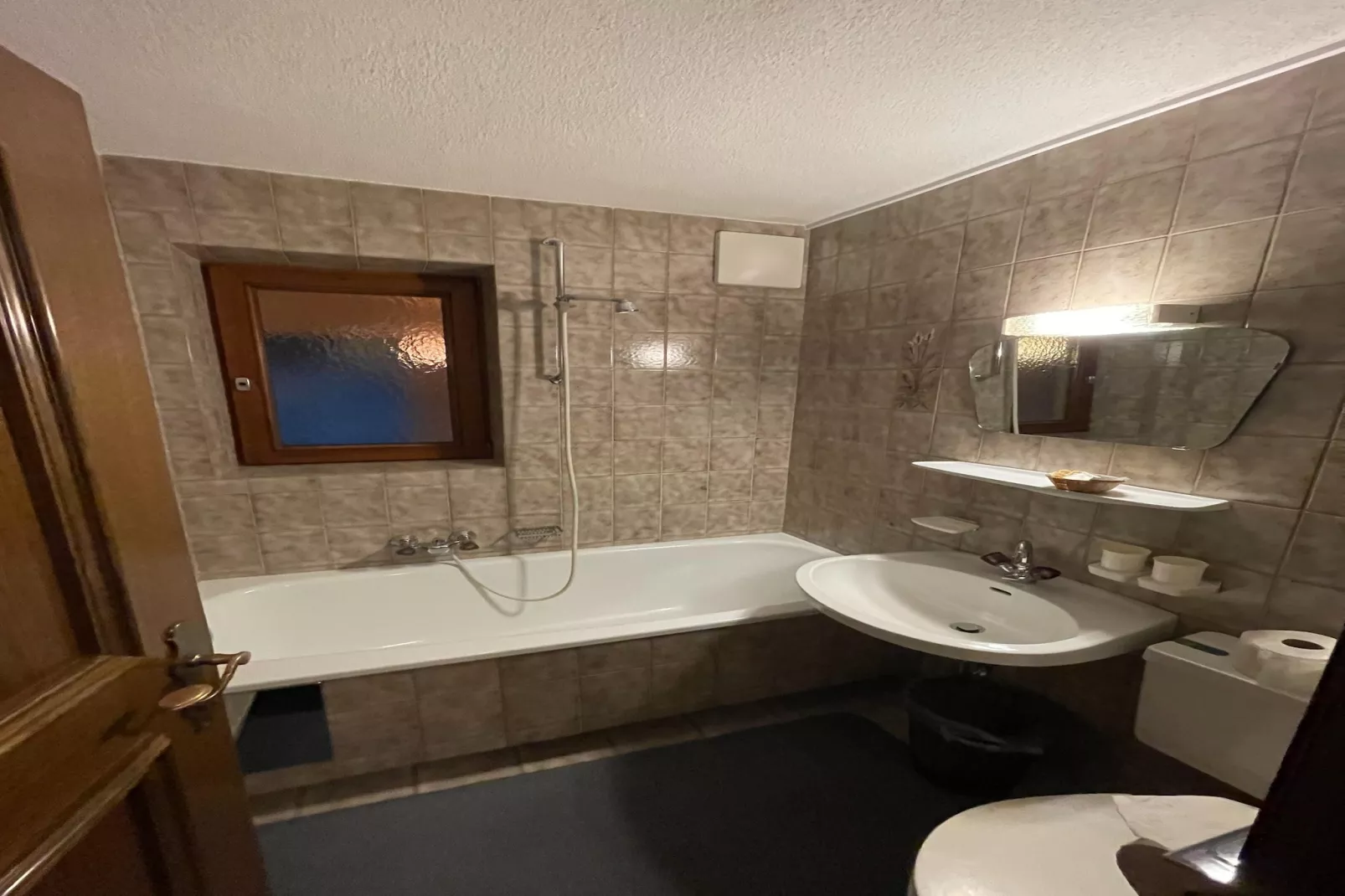 Lechner Alpenrose-Bathroom