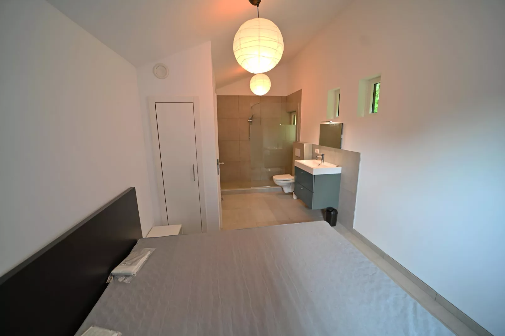Rabais 57-58-Bedroom