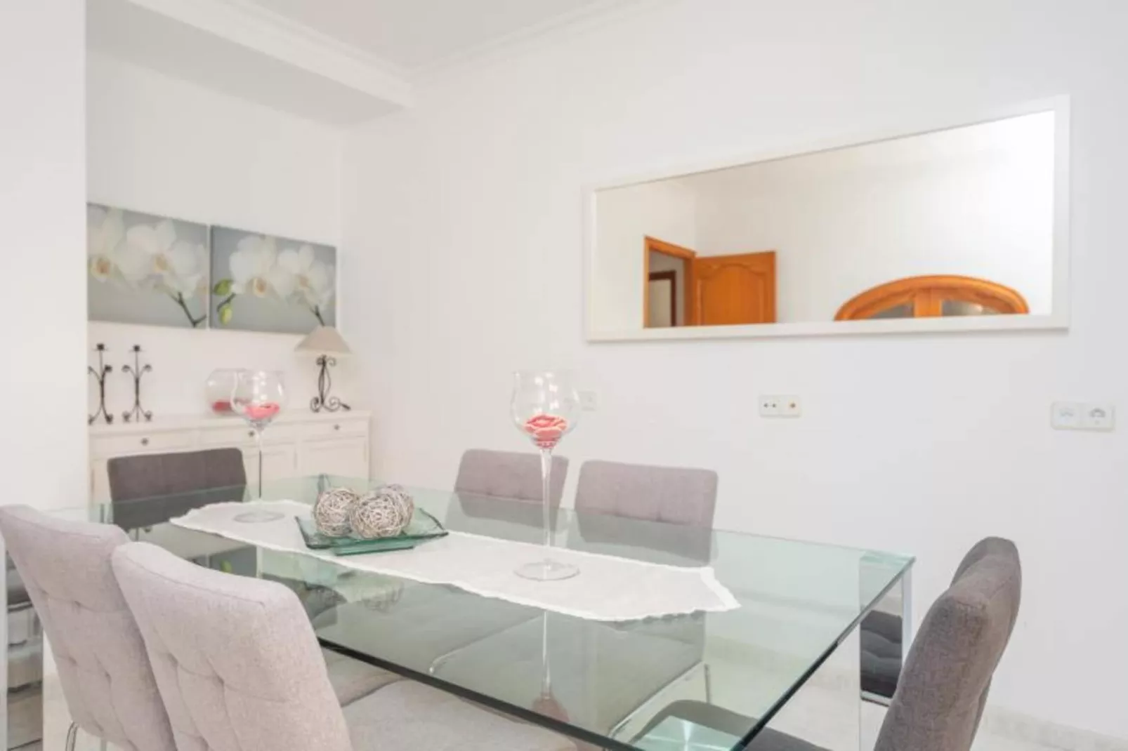 Es Desaigua-Dining room