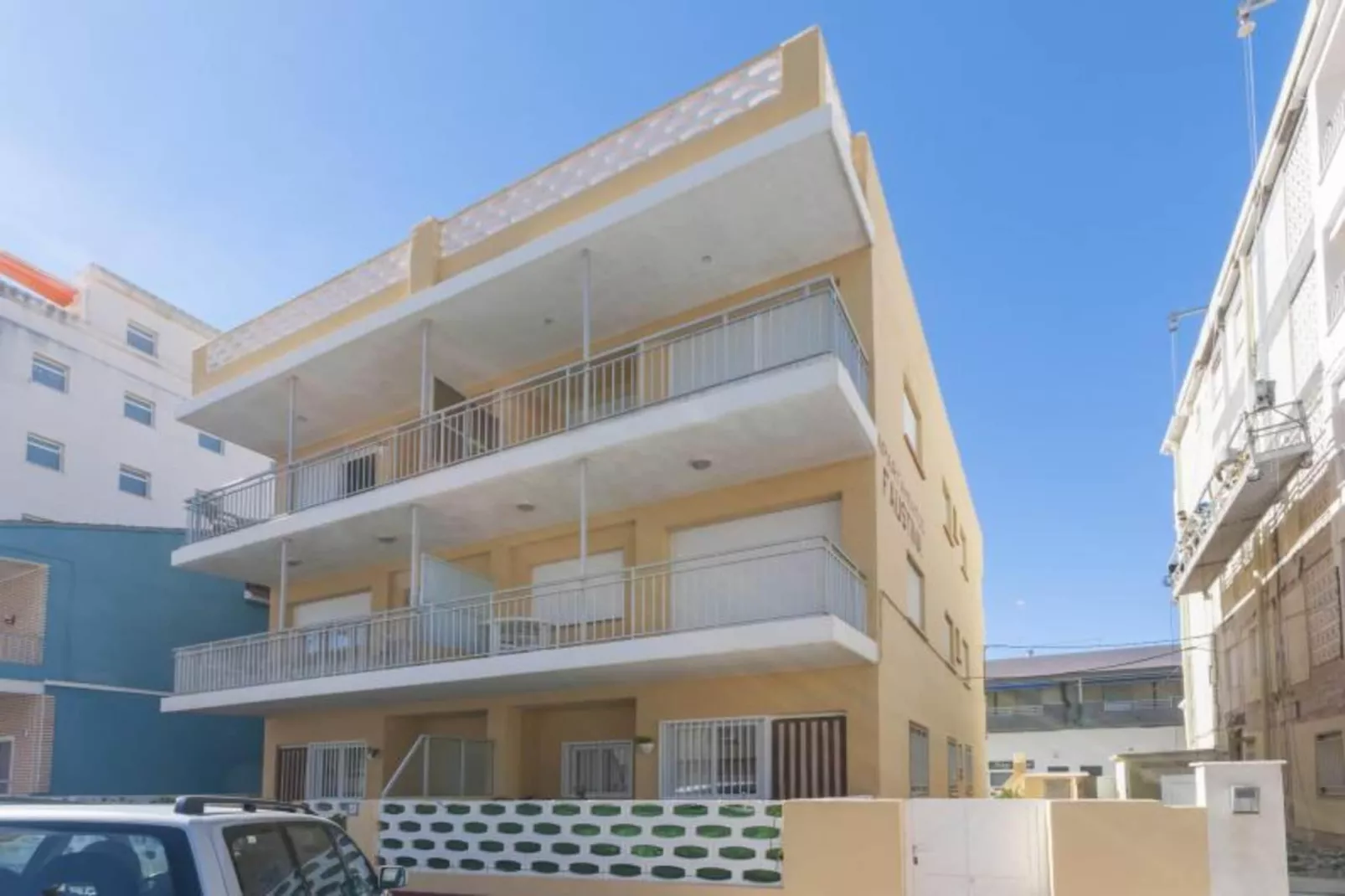 Pandora 2-Exterior summer