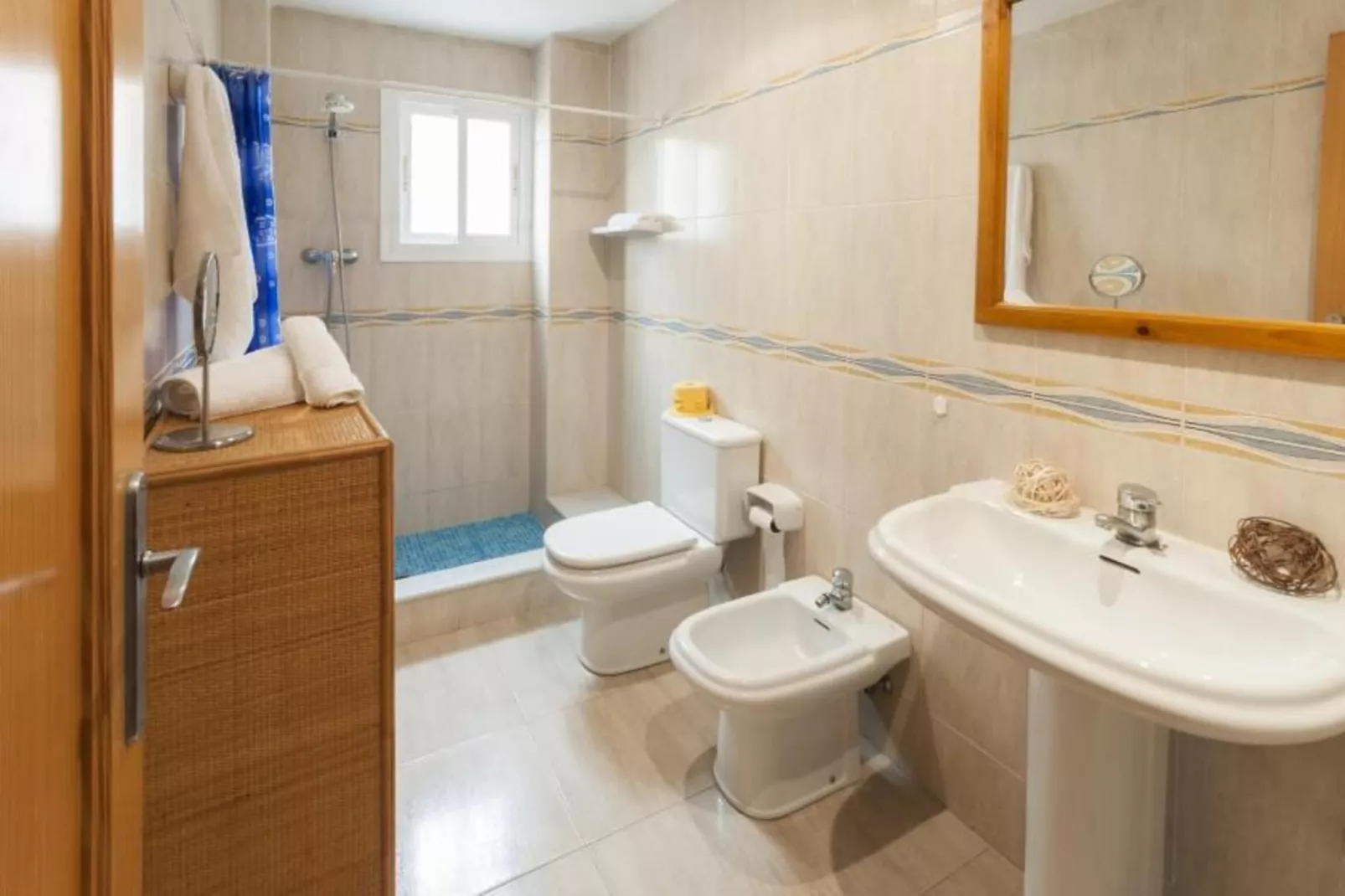 Pandora 2-Bathroom