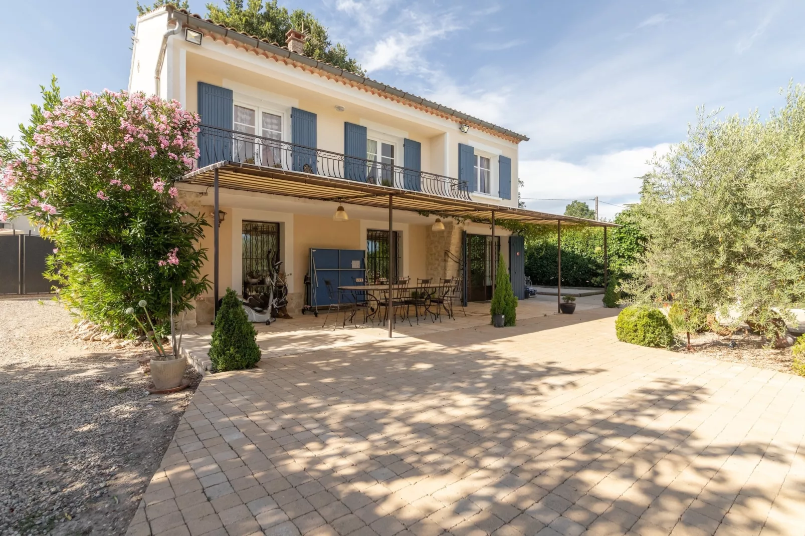 Villa Carpentras-Exterior summer