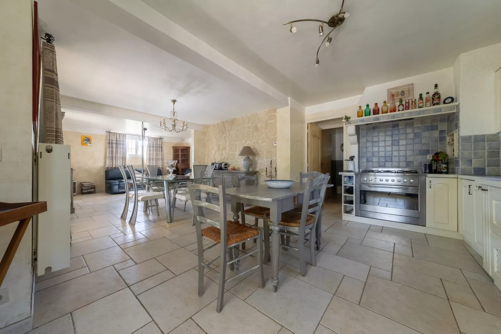 Villa Carpentras-Dining room