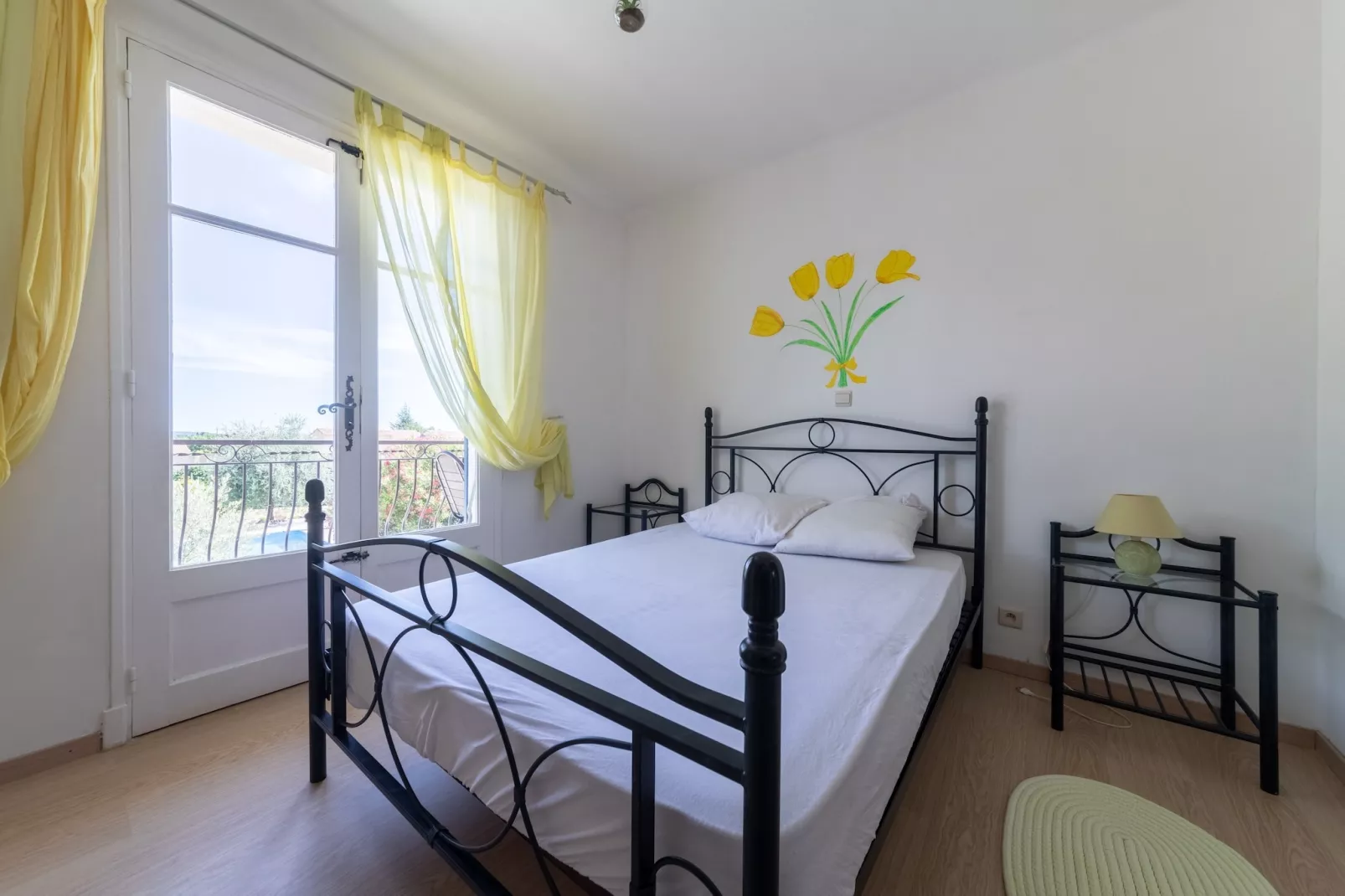 Villa Carpentras-Bedroom