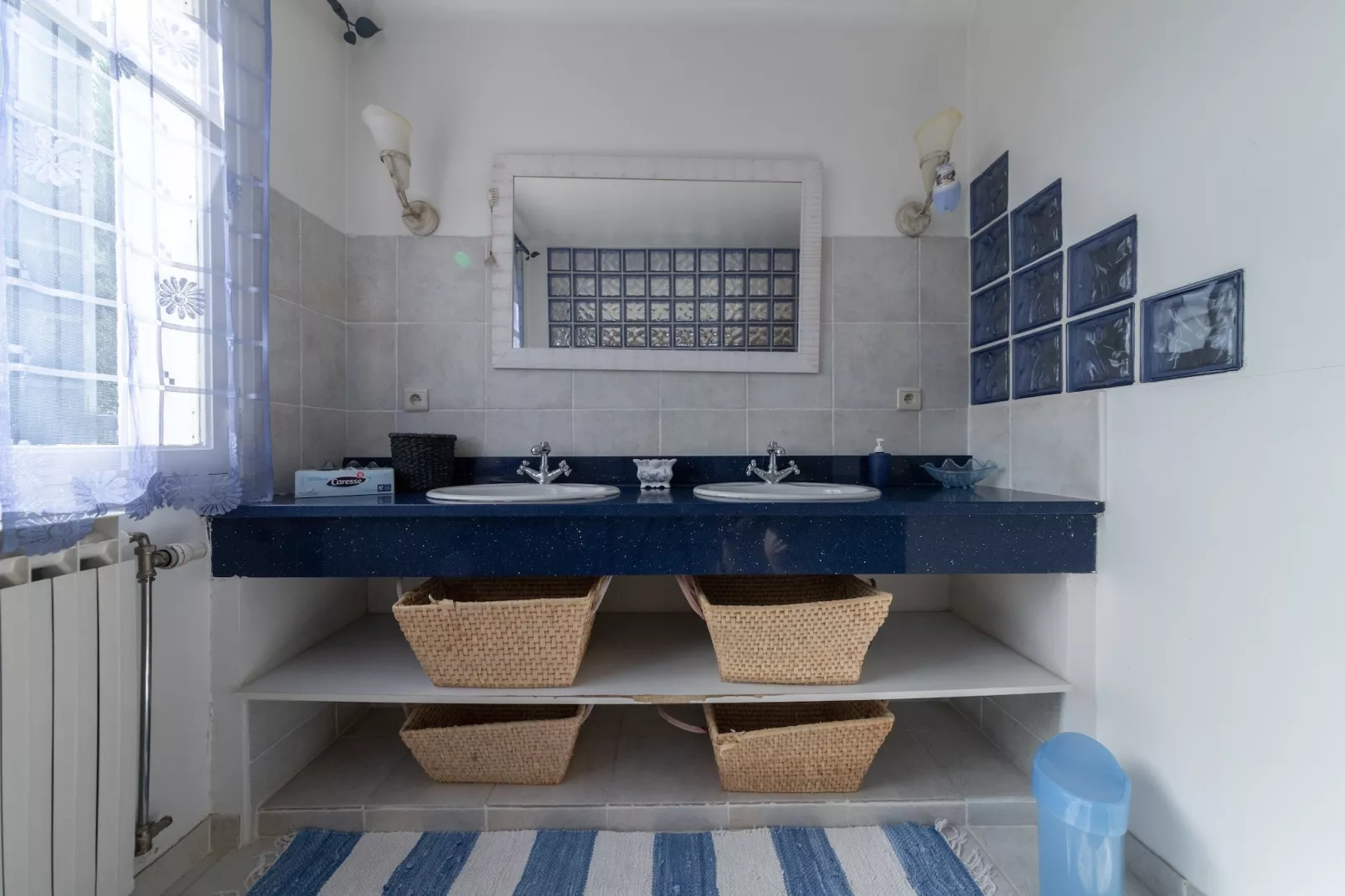 Villa Carpentras-Bathroom