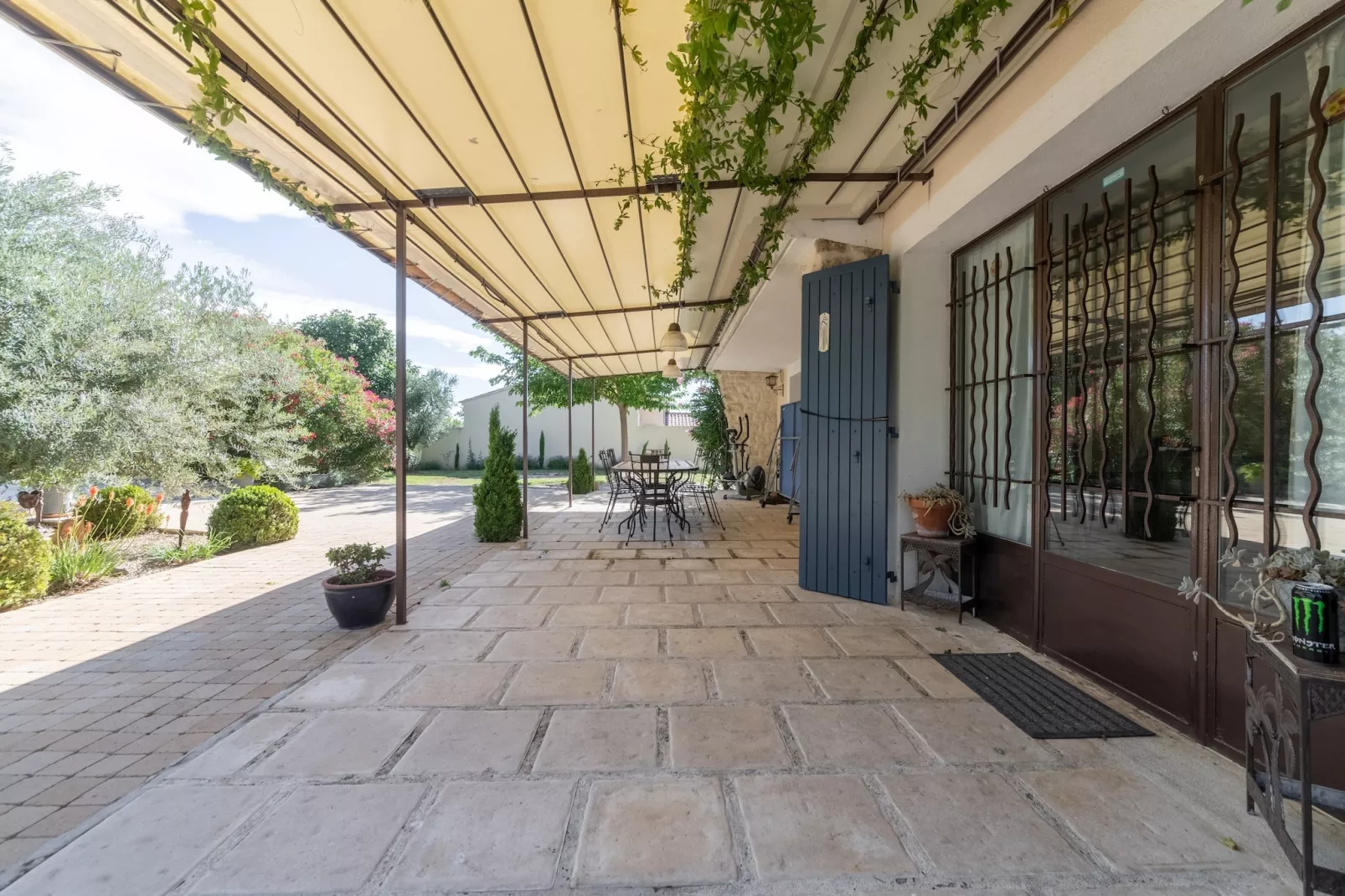 Villa Carpentras-Terrace balcony