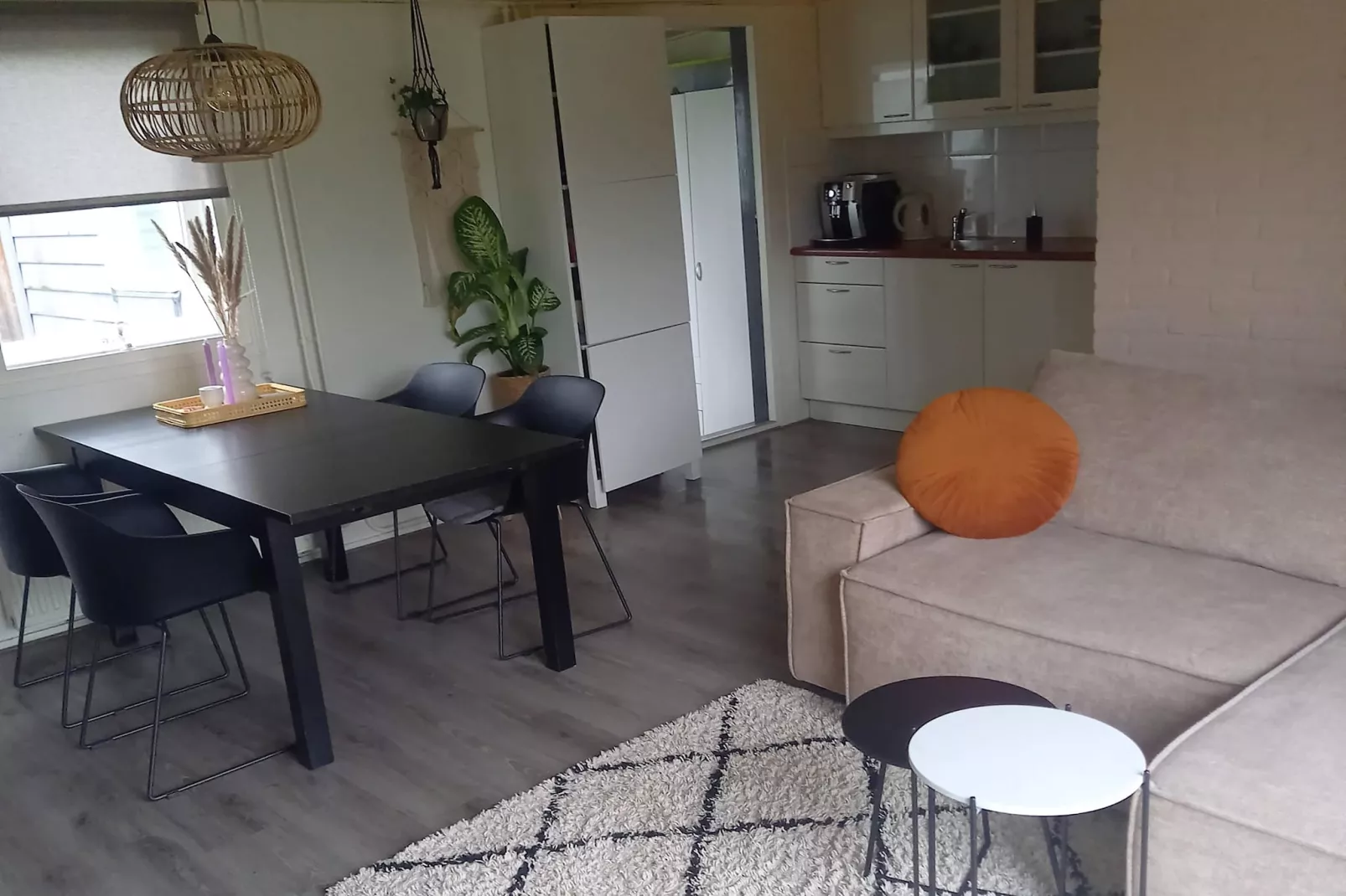 Yné lijte 55-Dining room